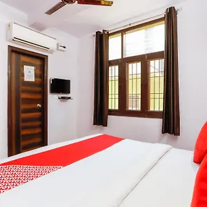 Oyo Flagship 70819 Royal King 3*, Badarpur India